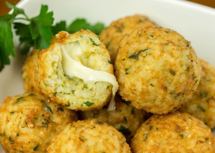 BOLINHO DE ARROZ COM FARINHA DE MANDIOCA