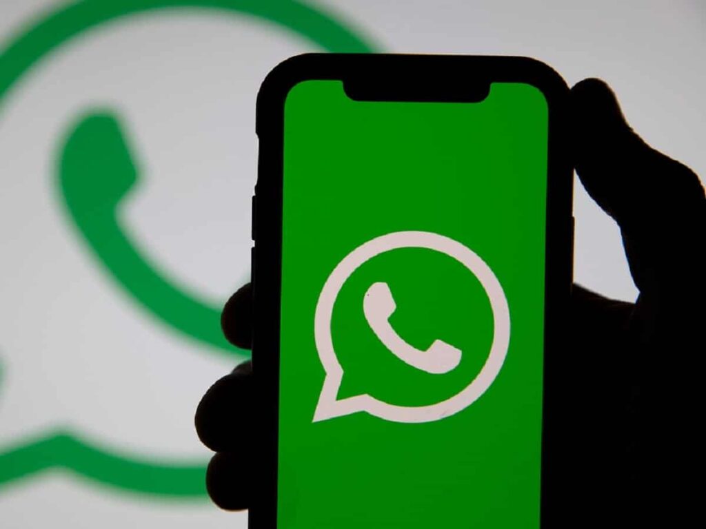 O dilema do WhatsApp no trabalho: responder ou não responder o chefe fora do expediente?