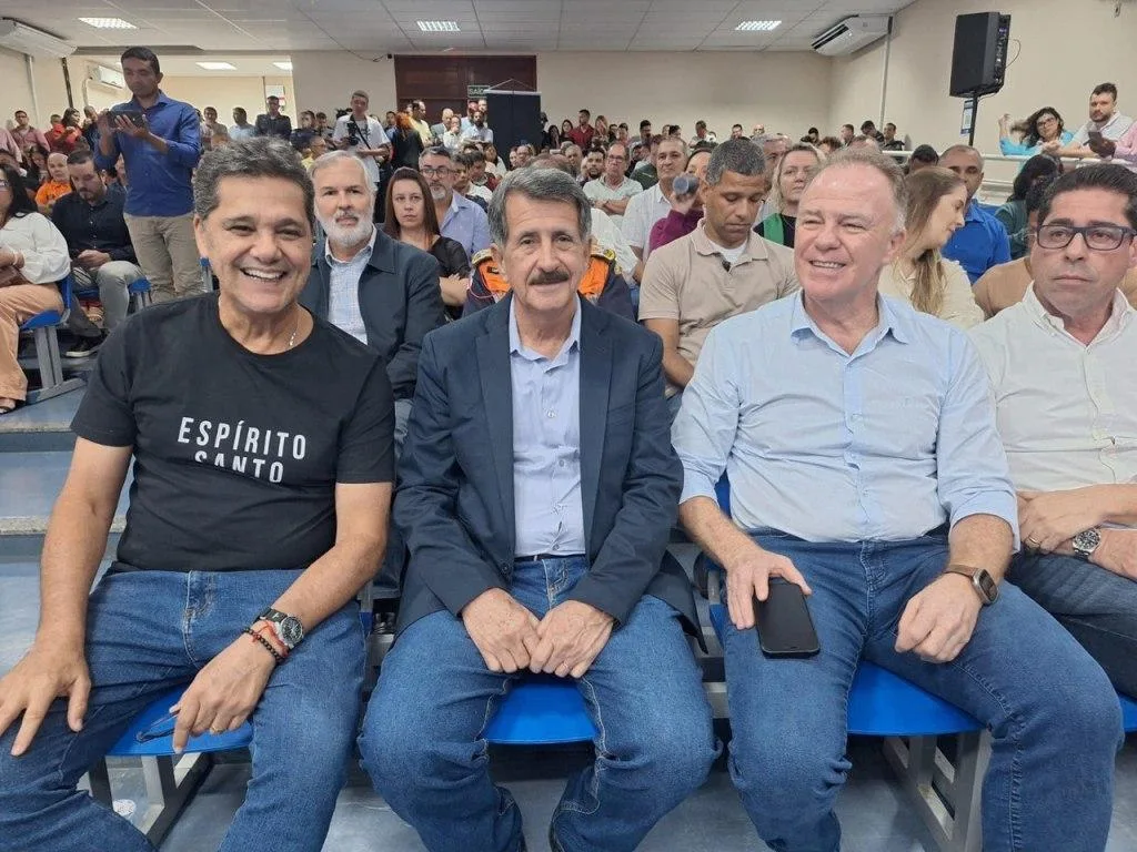 Ricardo Ferraço, o prefeito de Ecoporanga José Luiz Mendes, Casagrande e Marcelo Santos, Presidente da Ales, durante a Audiência Pública para elaboração do Orçamento 2026.