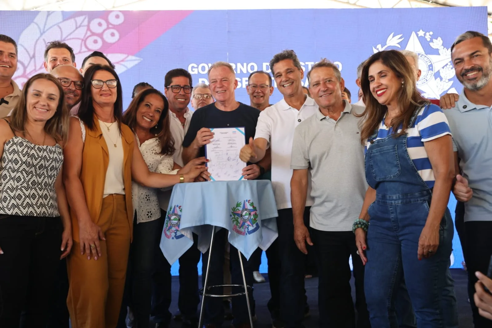 Governador Casagrande anuncia investimentos de R$ 19 milhões em infraestrutura e educação em Nova Venécia