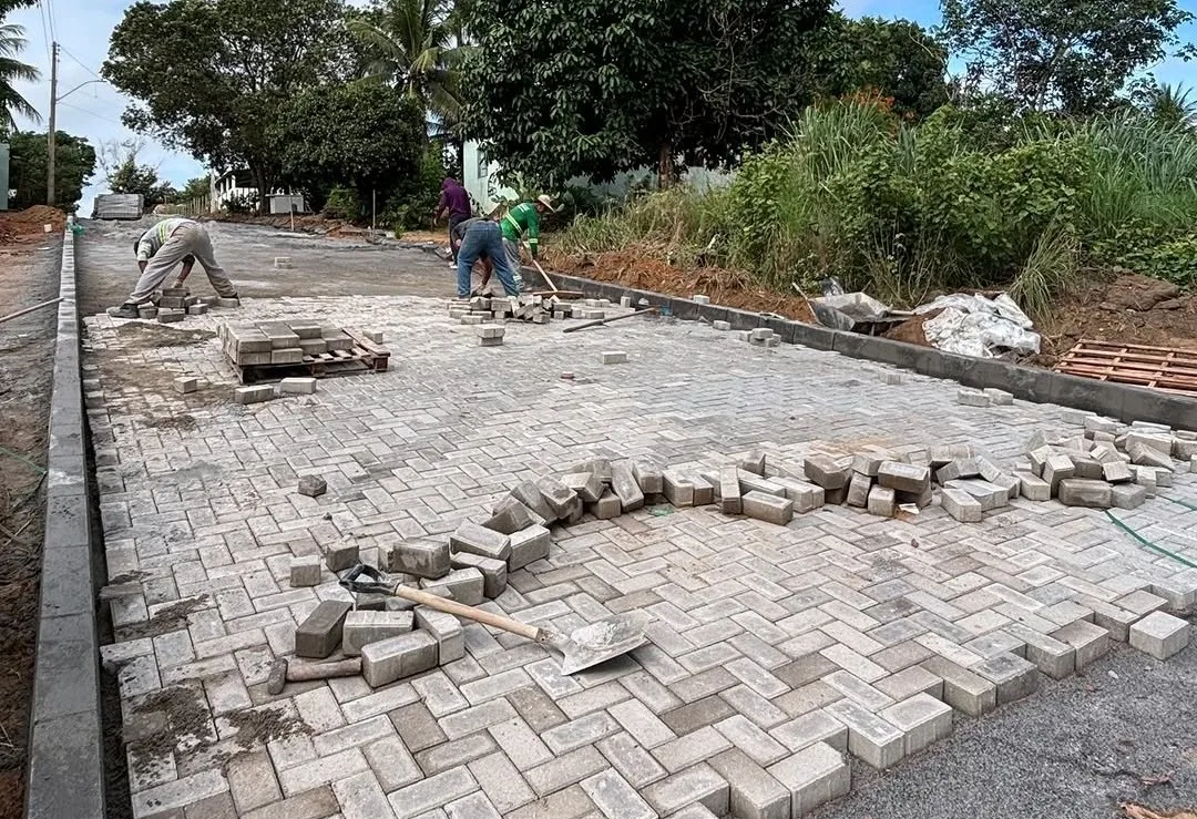 Prefeitura de Pinheiros inicia pavimentação de 8 mil m² no Assentamento Maria Olinda II