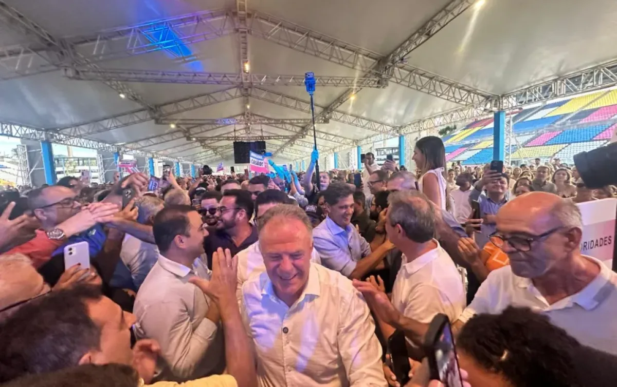 Renato Casagrande se despede do governo do Espírito Santo em evento com milhares de pessoas