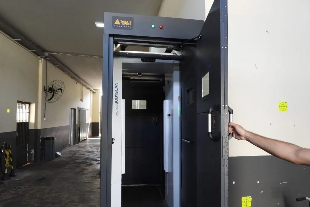 Conselho de Radiologia questiona atuação de policiais penais em scanners corporais dos presídios do ES