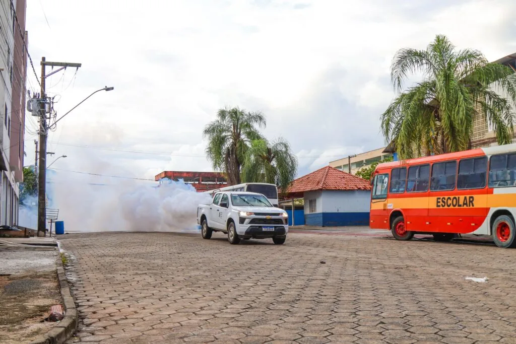 Carro fumacê intensifica combate ao Aedes aegypti em Linhares