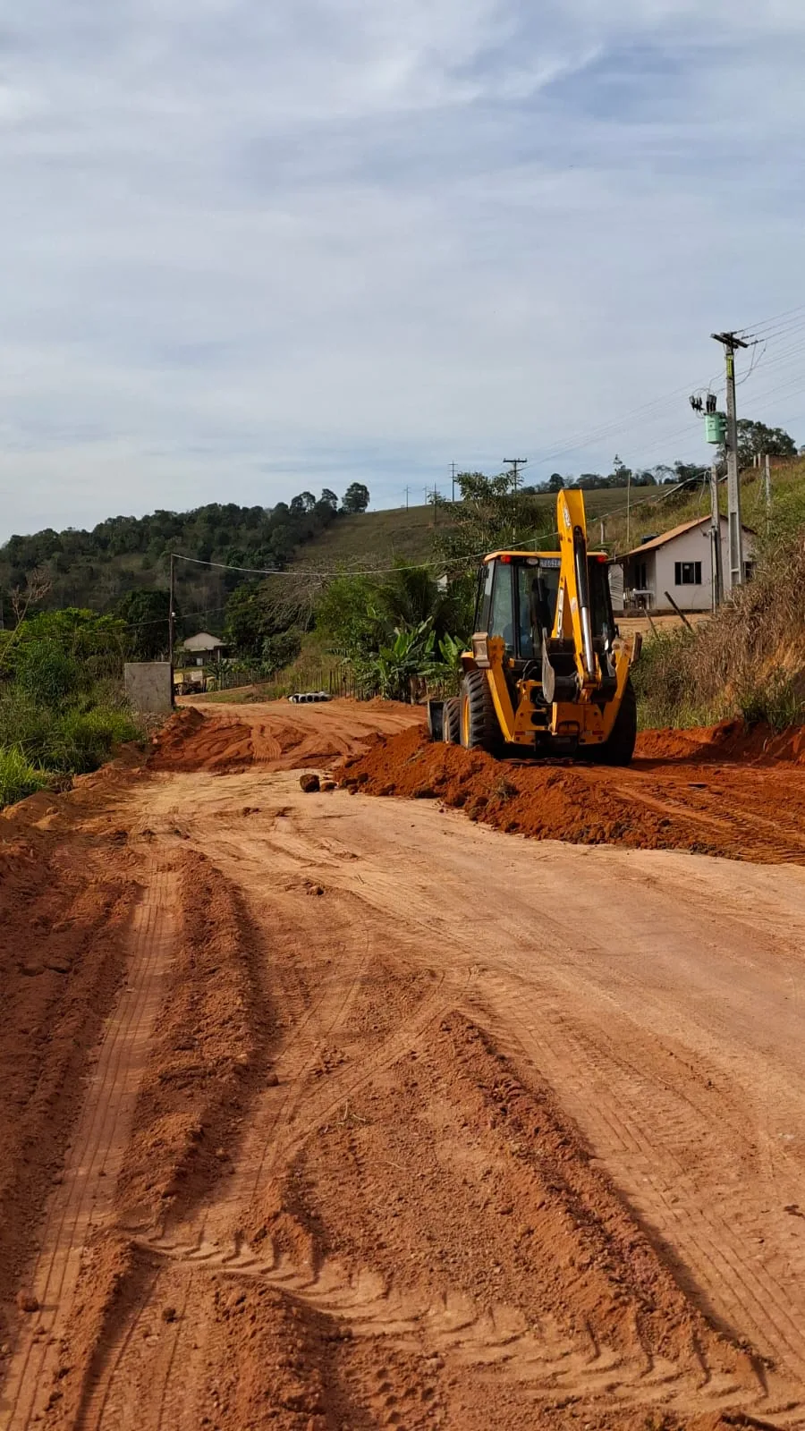 Prefeitura de Nova Venécia avança na recuperação de estradas rurais